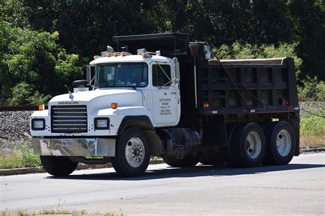 How Many Cubic Yards Are in a 20 Ton Dump Truck?